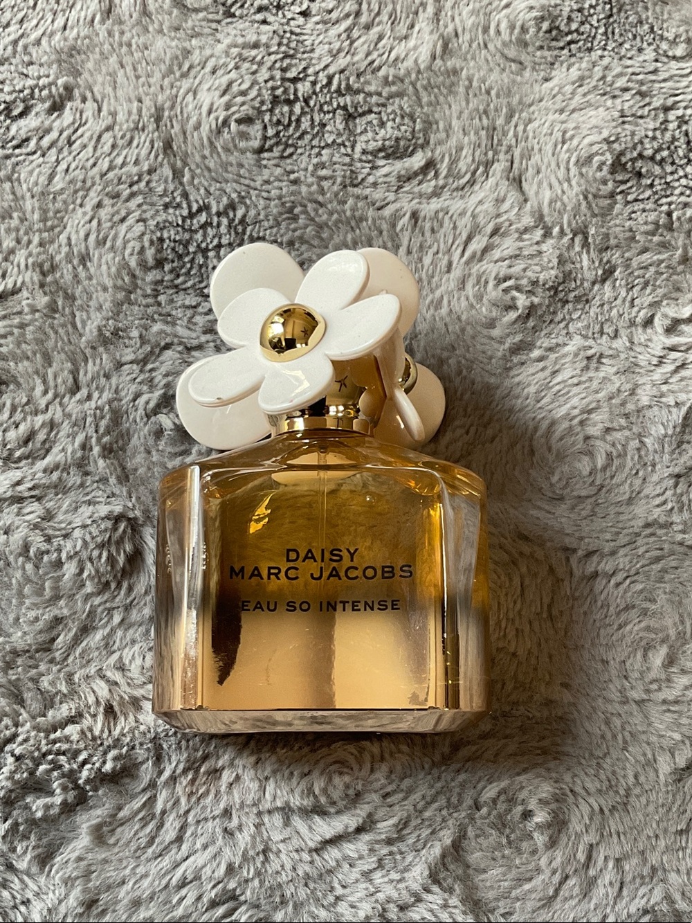Marc Jacobs Daisy Eau So Intense - White & Gold Floral Bottle Large